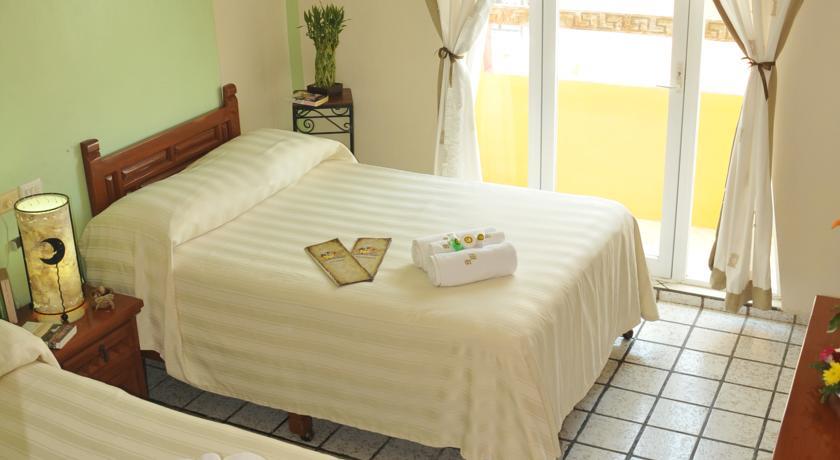 Отель Hotel Bucaneros Isla Mujeres