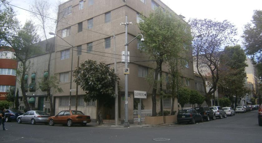 Hotel Polly