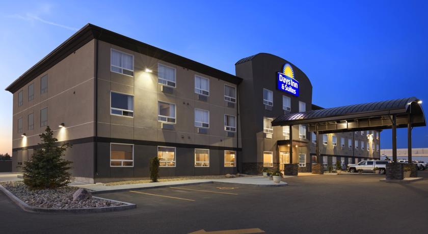 Отель Days Inn and Suites Yorkton