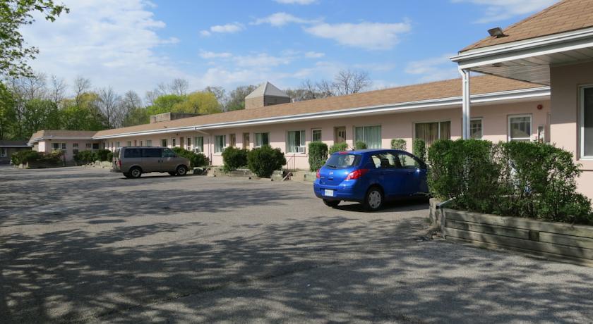 Отель Clarkson Village Motel