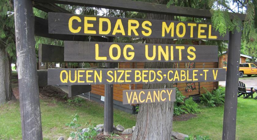 Отель The Cedars Motel