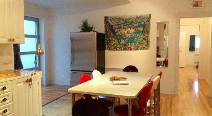 Stylish, Sunny Loft on the Main