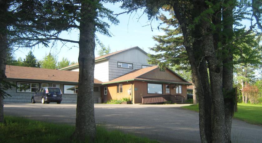 Отель Sherbrooke Village Inn Motel