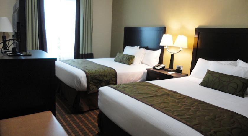 Отель Pacific Inn & Suites