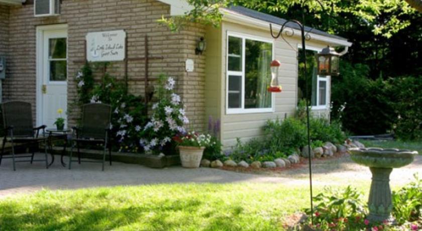 Апартаменты Little Island Lake Guest Suite