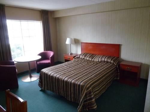 The Carriage House Motor Lodge