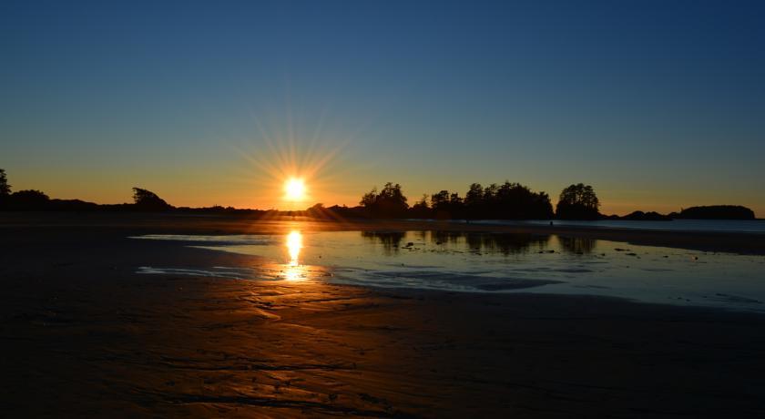 Island Village Properties at Chesterman Beach
