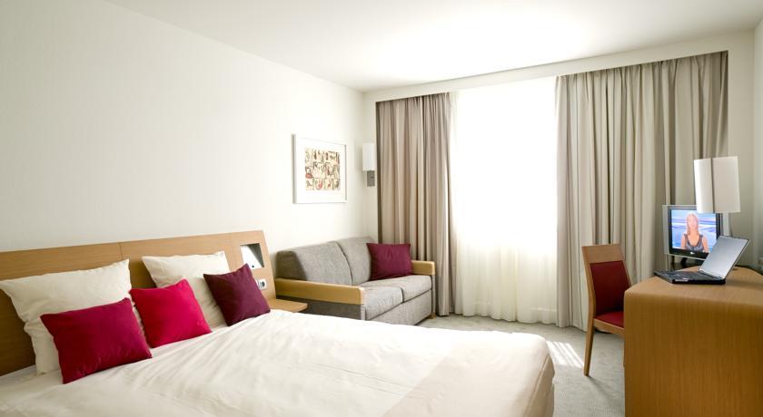 Отель Novotel Suresnes Longchamp