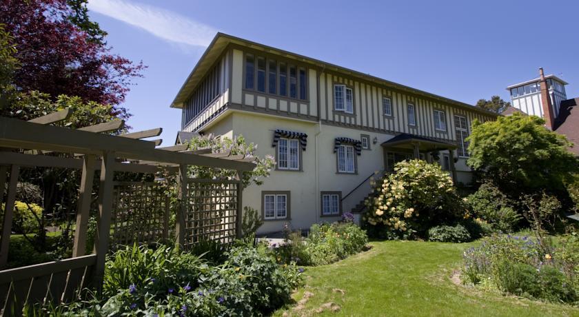 Мини-отель Oak Bay Guest House