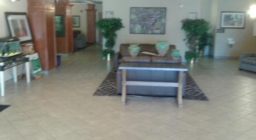 Отель Comfort Inn & Suites Salmon Arm