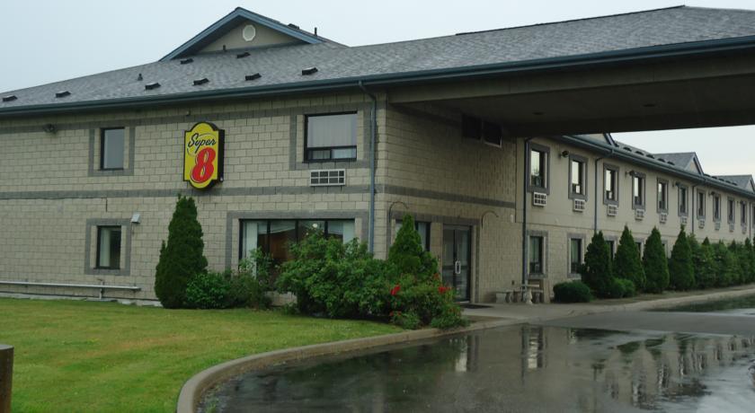 Отель Super 8 Windsor
