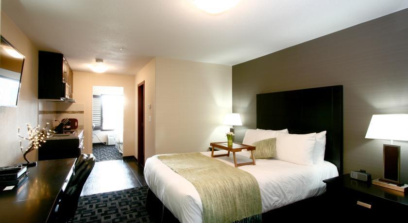 Отель Foxwood Inn & Suites Drayton Valley