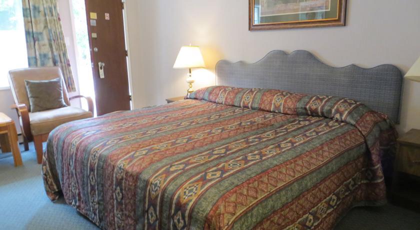 Отель Inntowne Motel