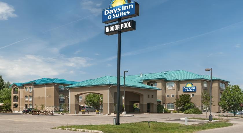 Отель Days Inn & Suites Brandon