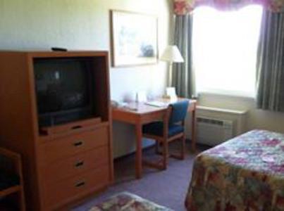 Отель Tamarack Motor Inn