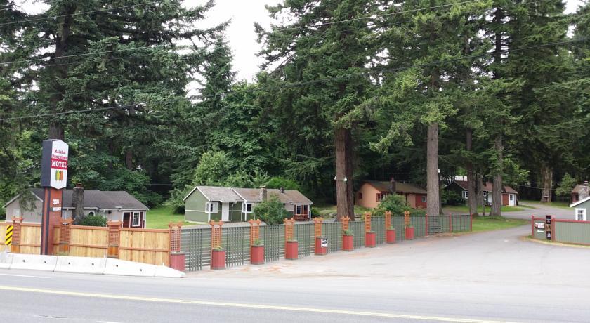 Отель Malahat Bungalows Motel