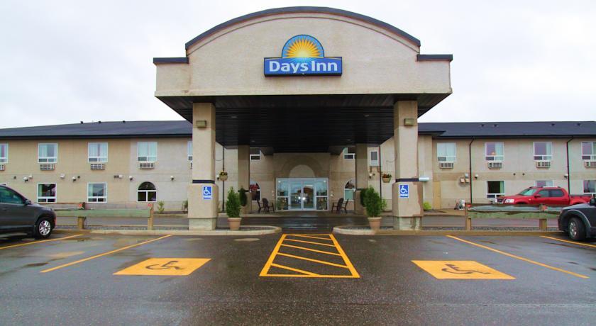 Отель Days Inn & Suites Thompson