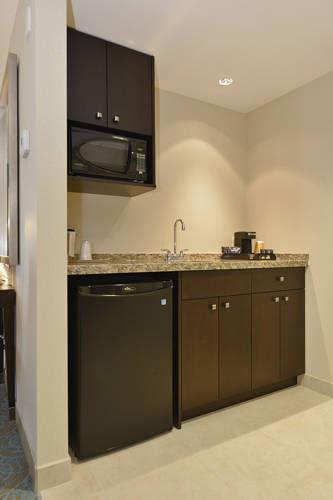 Отель Holiday Inn Express Hotel & Suites