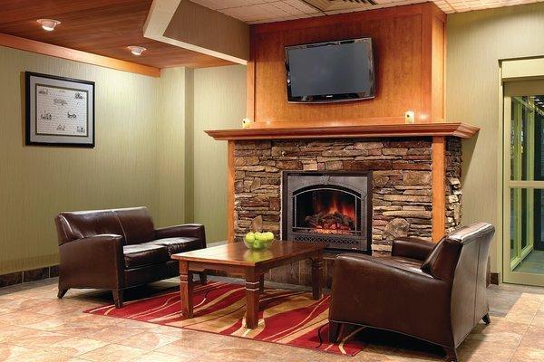 Отель Days Hotel & Suites - Lloydminster