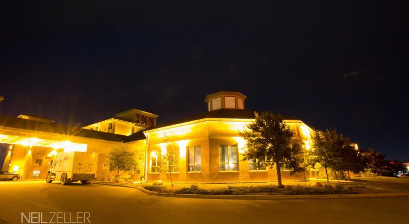 Отель Executive Royal Inn Leduc-Nisku