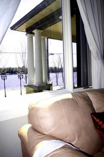 Апартаменты The Lakehouse in Calabogie