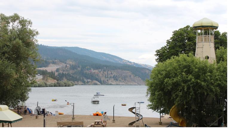 Отель Kokanee Beach Resort
