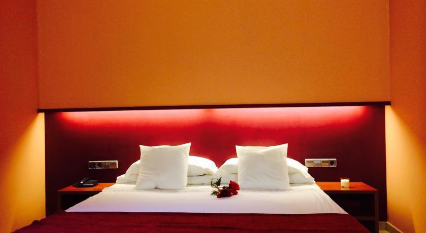 Отель Hotel Jonquera