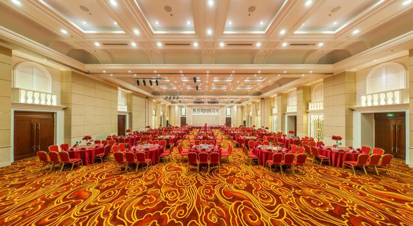 Отель Lexington Shenyang Rich Gate Hotel