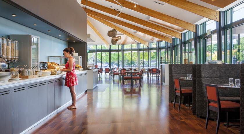 Отель Novotel Rotorua Lakeside