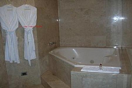 Hotel & Centro De Convensiones Maria Angola
