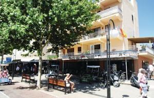 Отель Apartment Mestral / Paseo Maritimo
