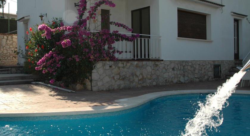 Отель Casa De Vacaciones "CAL VIVES"