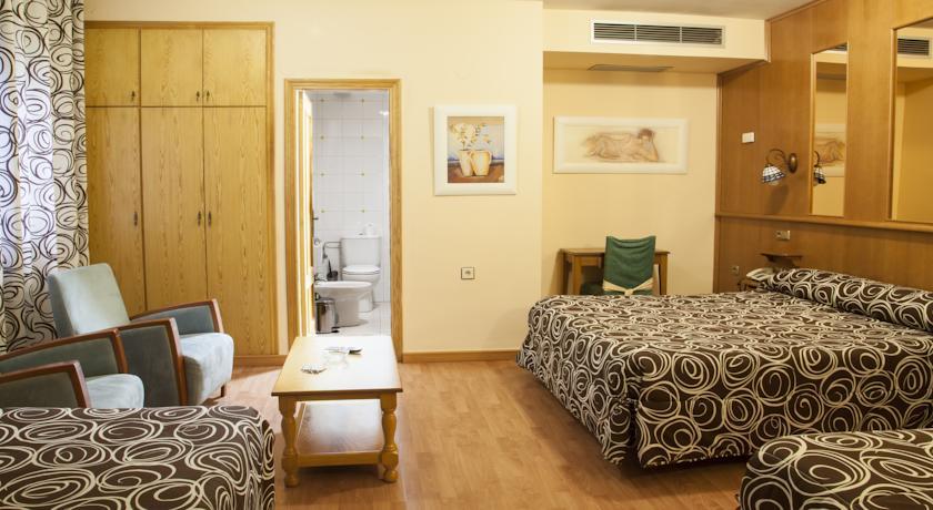 Отель Hotel Aro'S