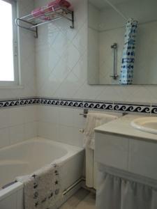 Отель Apartment Carrer de la Font 14,
