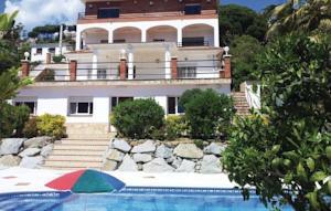 Отель Holiday home Carrer Mirador de Sant Pol