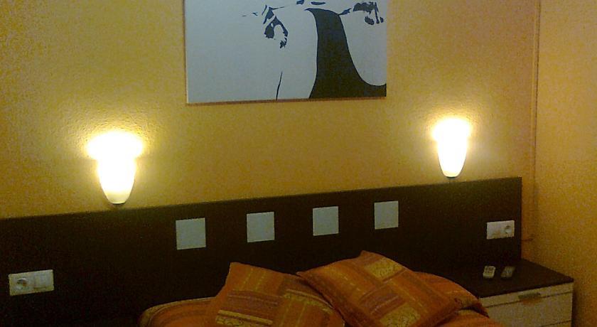 Отель Hostal Arcos