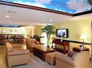 Отель Comfort Suites Downtown