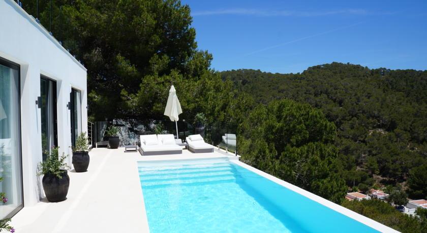 Luxury Villa in Salinas