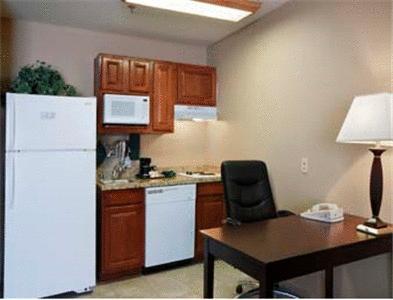 Отель Hawthorn Suites Addison