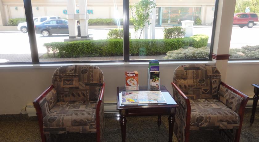 Отель Best Western Capilano Inn & Suites