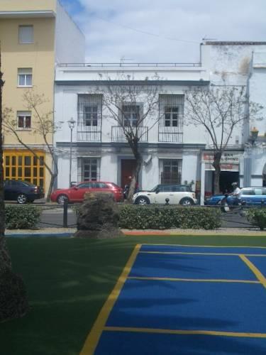Отель Apartamentos Junto al Romerijo