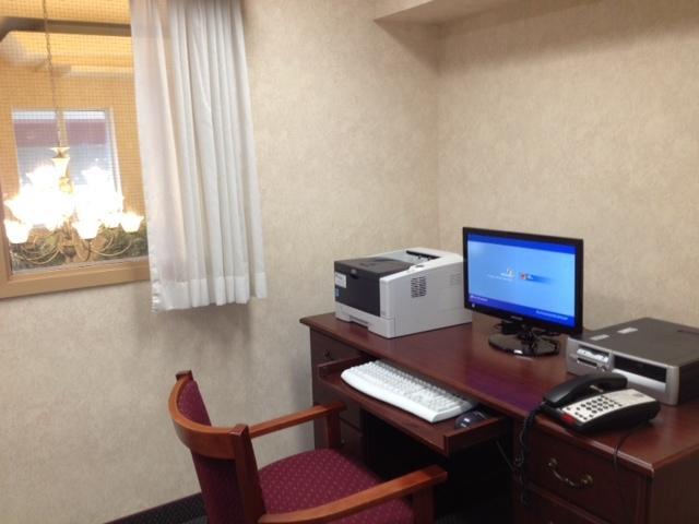 Отель Best Western Plus Burlington Inn & Suites
