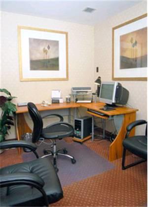 Отель Best Western Renfrew Inn & Conference Centre