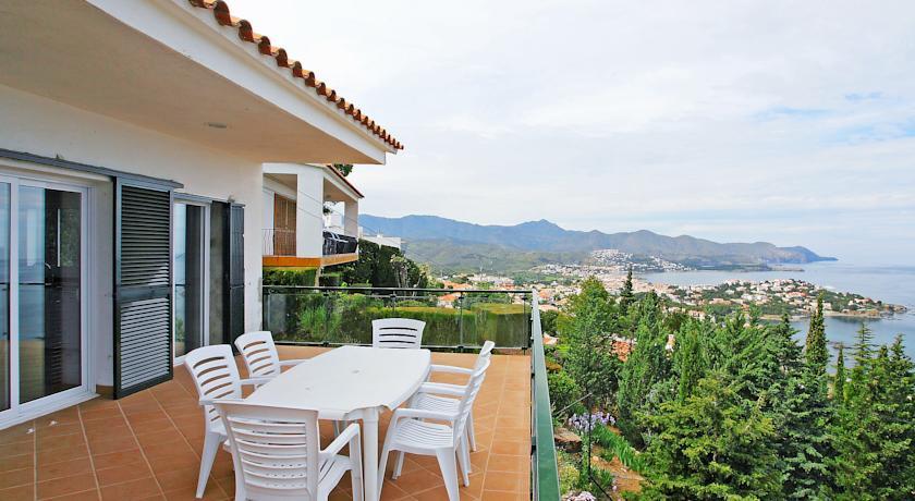 Апартаменты Holiday home Casa California Llança