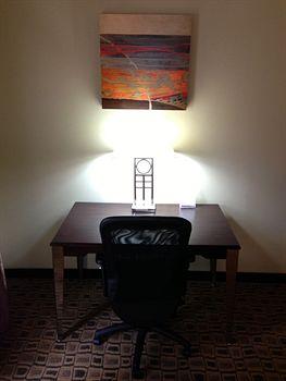 Отель Holiday Inn Express Hotel & Suites ALBEMARLE