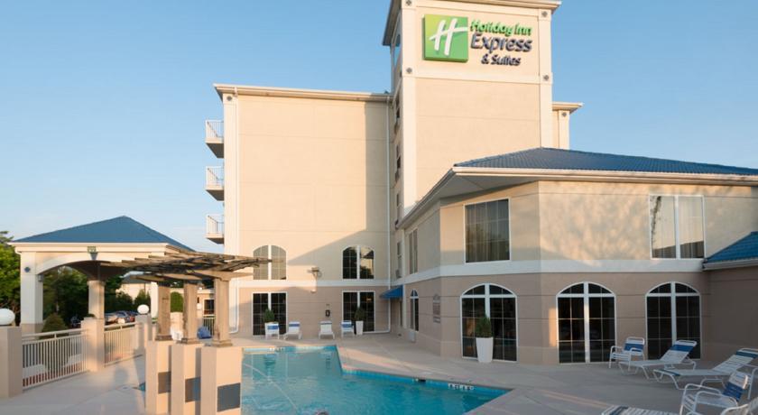 Отель Holiday Inn Express Hotel & Suites Asheville - Biltmore Square Mall