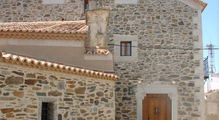 Отель Hotel Rural Sierra de San Pedro