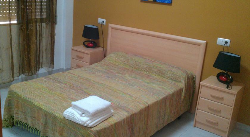Отель Hostal Neus