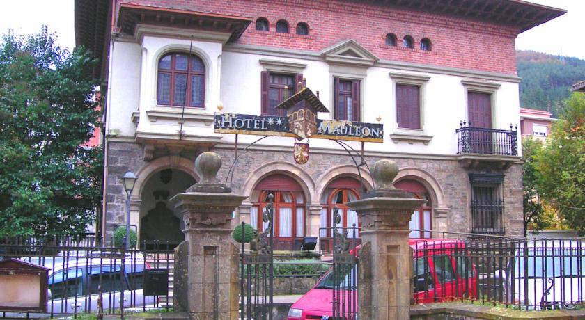 Отель Hotel Mauleon