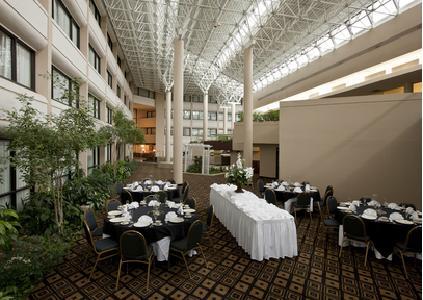 Отель Holiday Inn Austin Northwest Plaza / Arboretum Area